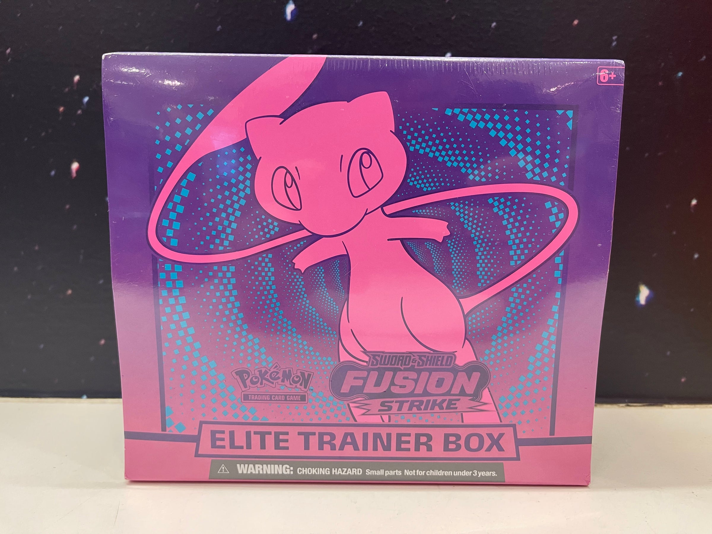 Pokemon TCG: Sword & Shield - Fusion Strike Elite Trainer Box